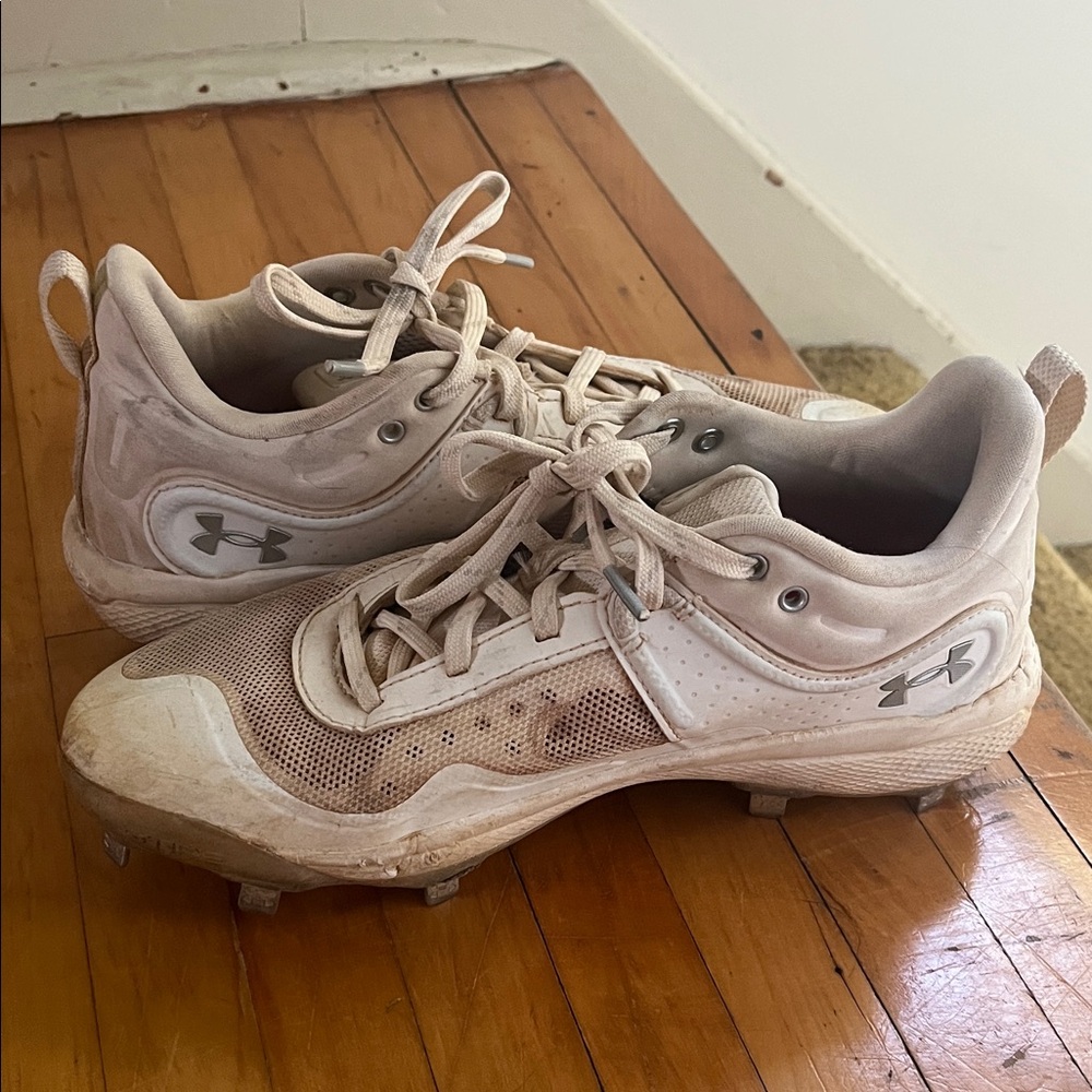 Under Armour Light Tan Sports Cleats